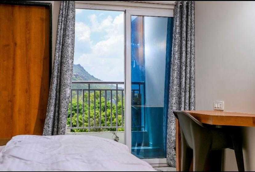 Super Townhouse Ambaji Formerly Hotel Kardhar Inn Exteriör bild