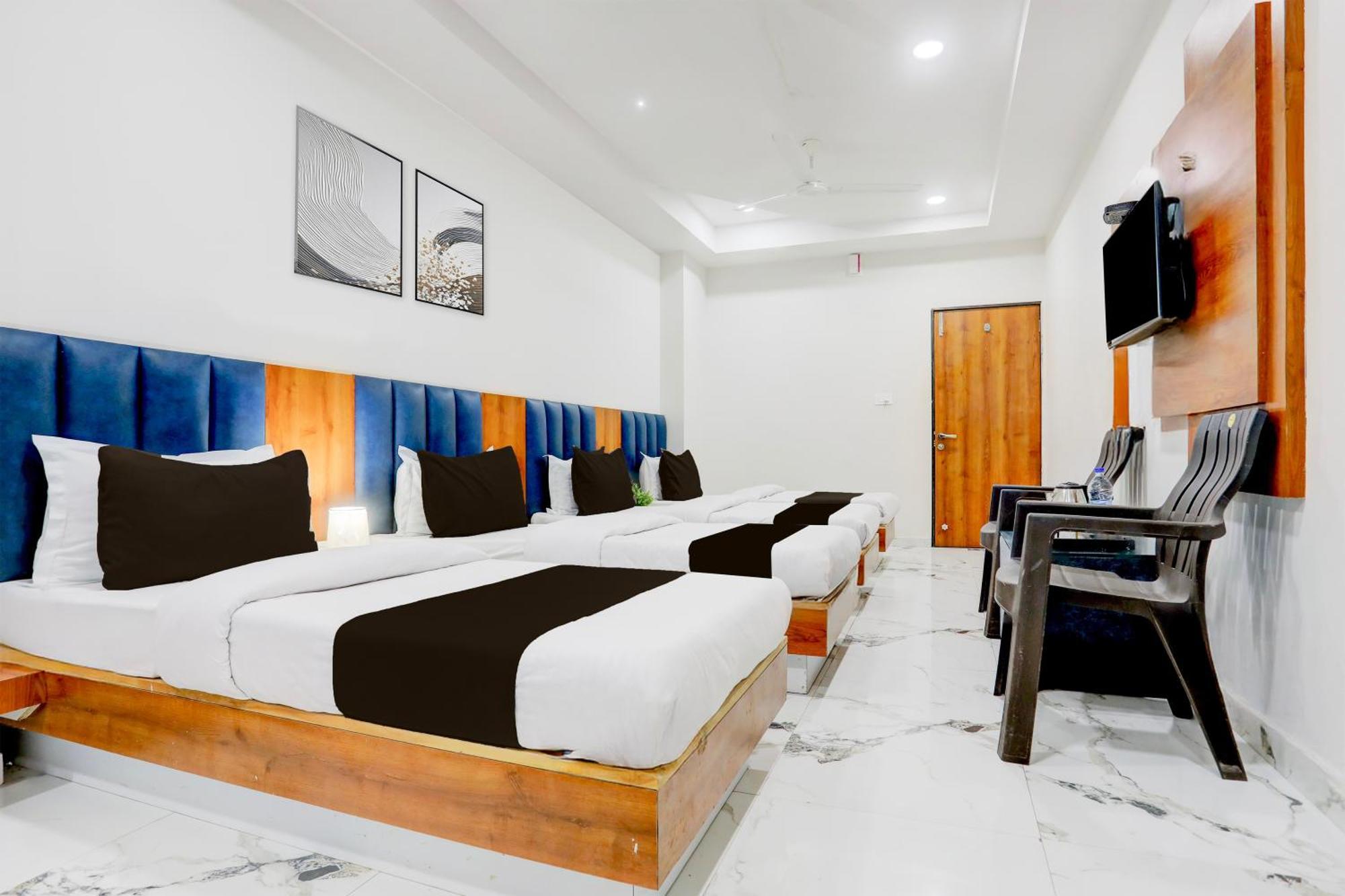 Super Townhouse Ambaji Formerly Hotel Kardhar Inn Exteriör bild