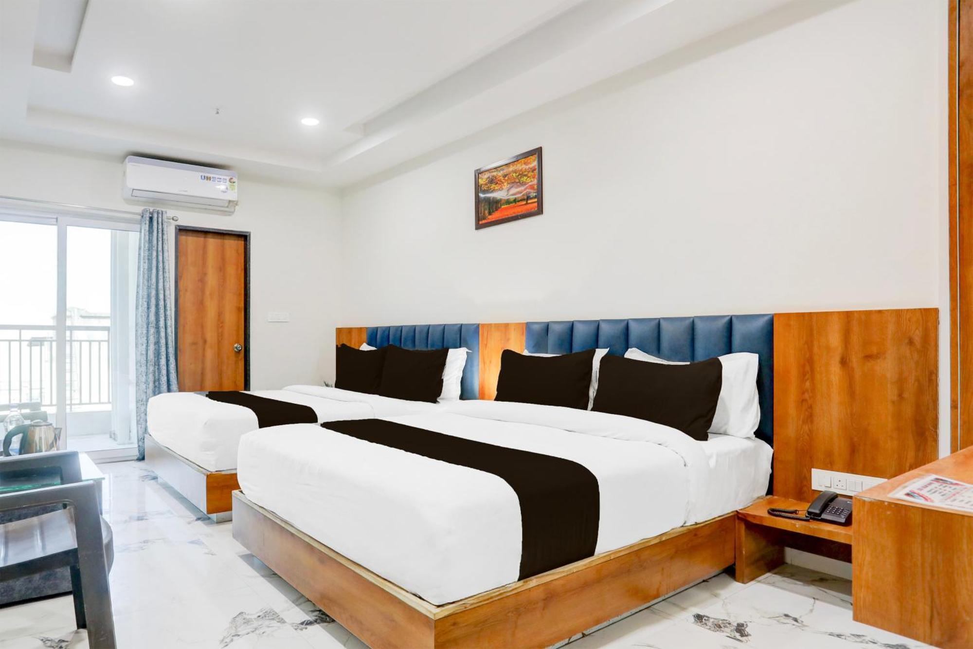 Super Townhouse Ambaji Formerly Hotel Kardhar Inn Exteriör bild